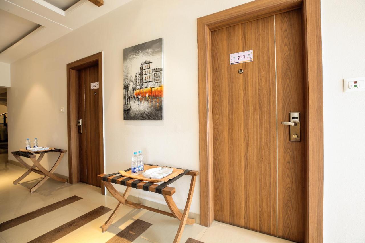 Click Hotel นาสิก ภายนอก รูปภาพ